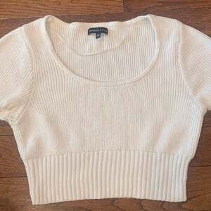 KENDALL + KYLIE White Short Sleeve Knit Crop Top‎